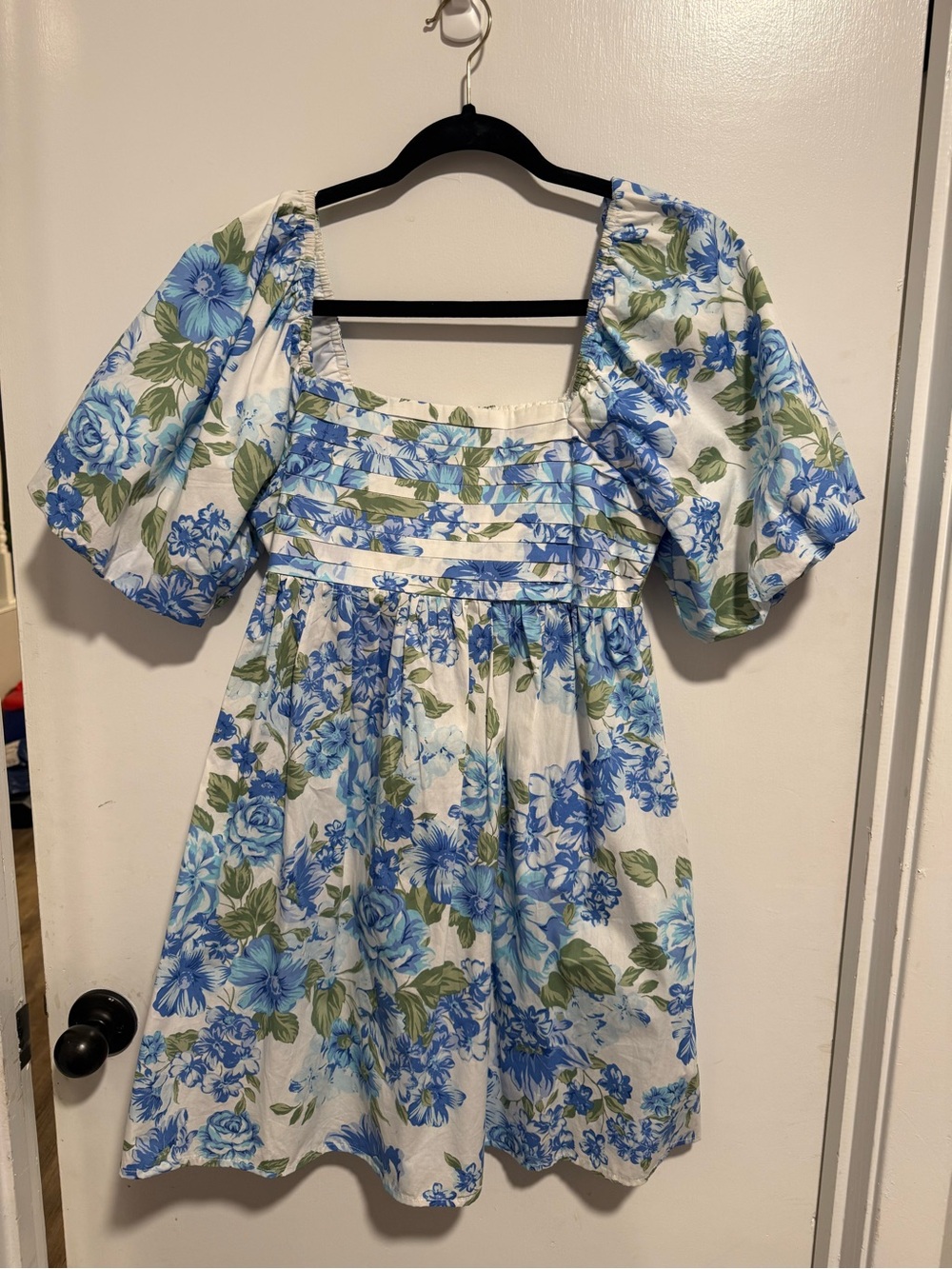 Sugarlips White and Blue Floral Puff-Sleeve Dress